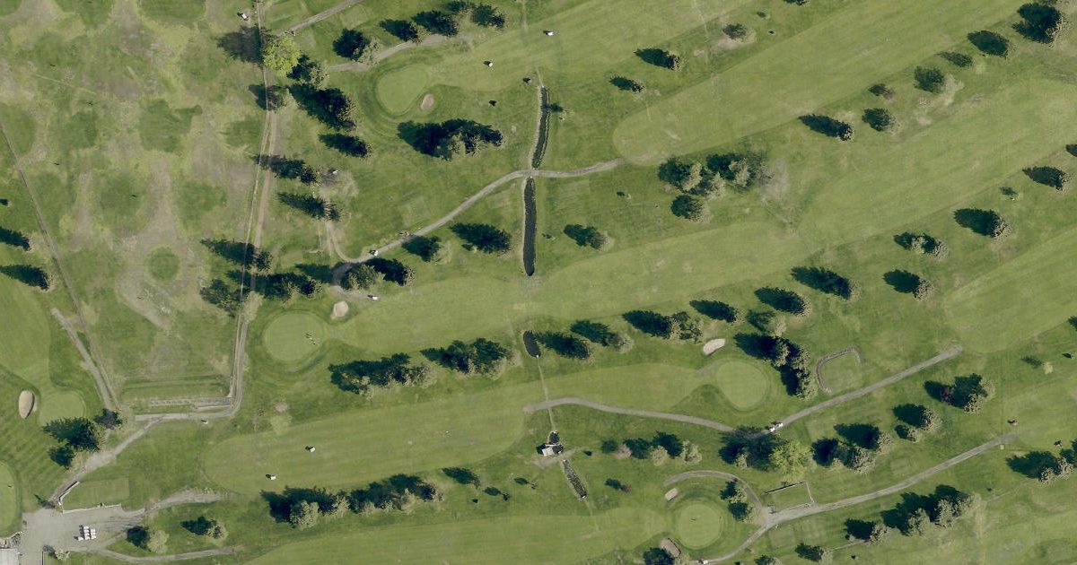 Aerial view of Suntides Golf Course and its surroundings