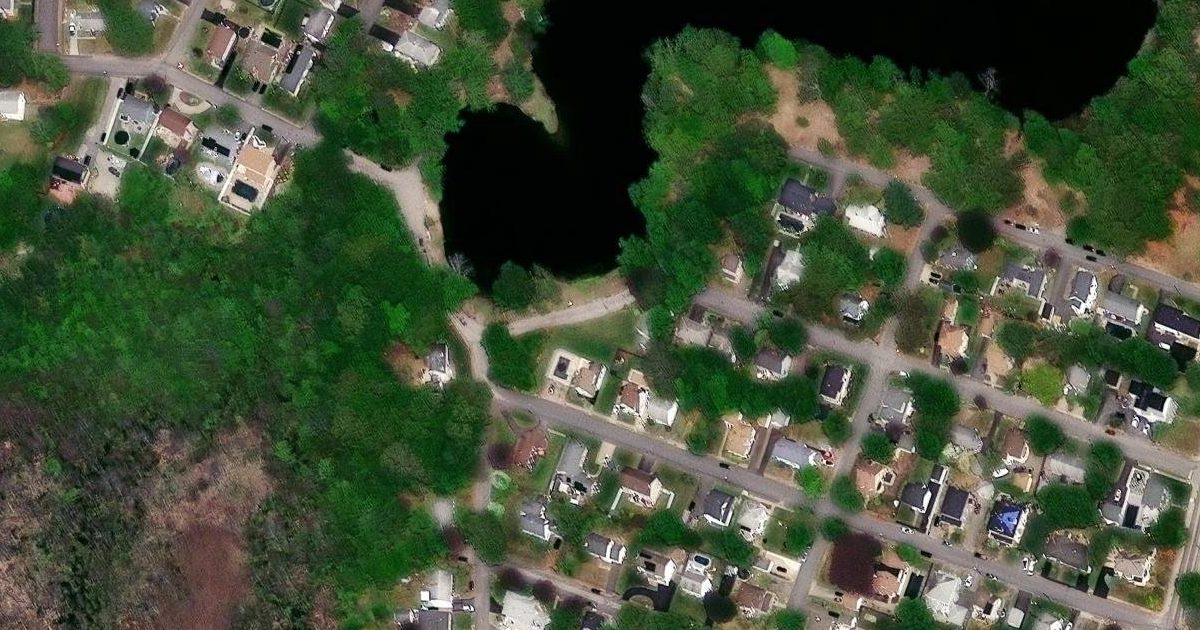 Aerial view of Meshanticut State Park and its surroundings