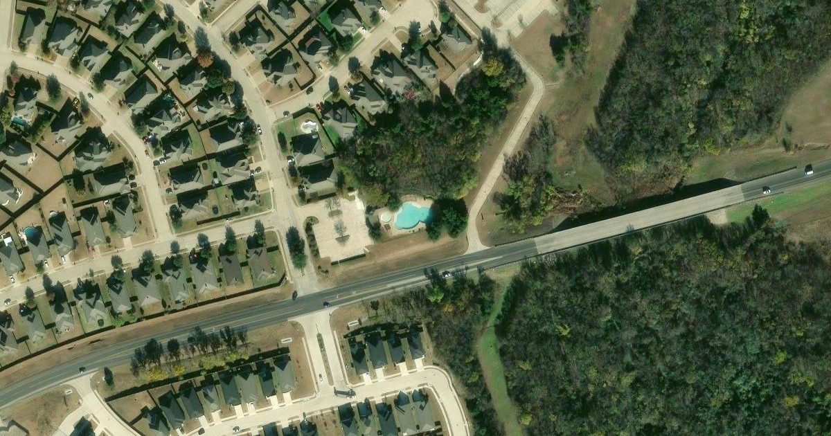 Aerial view of Chestnut Meadow Pool and its surroundings